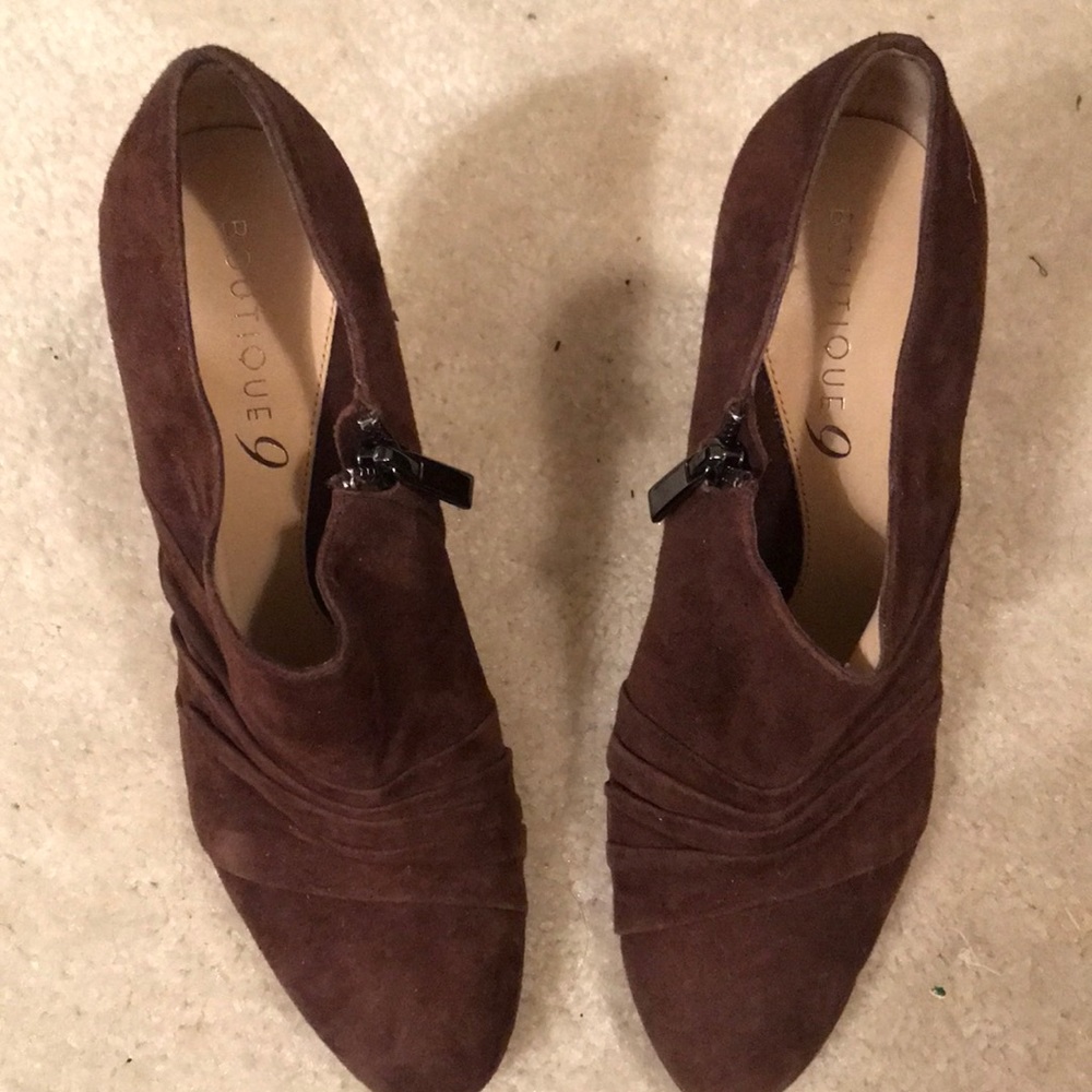 Brown suede bootie
